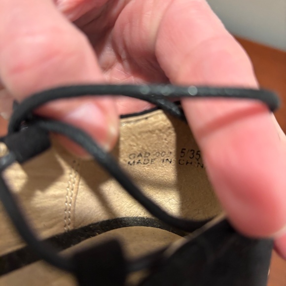 Chinese Laundry Women's Lace Up Flats in Black Size 5 - Picture 7 of 9